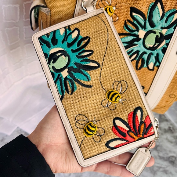 Coach Floral straw Tote Bag with matching wristlet - collectors piece - ENC - Picture 2 of 14